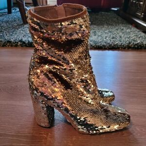 Steve Madden Sz 10 Gold Sequin boots